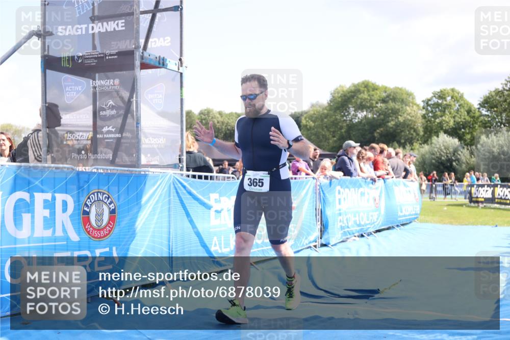 25.08.2024 - Elbe Triathlon Hamburg H.Heesch http://msf.ph/oto/6878039 25.08.2024 11:47:21 Ziel 365 meine-sportfotos.de