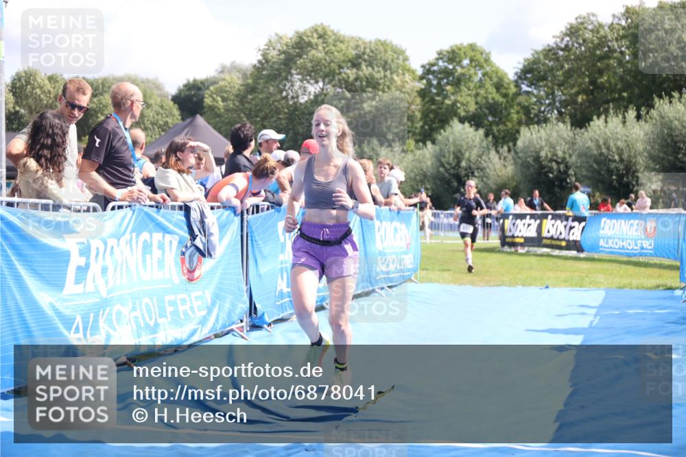 25.08.2024 - Elbe Triathlon Hamburg H.Heesch http://msf.ph/oto/6878041 25.08.2024 12:09:42 Ziel 518, 1653, 1691 meine-sportfotos.de