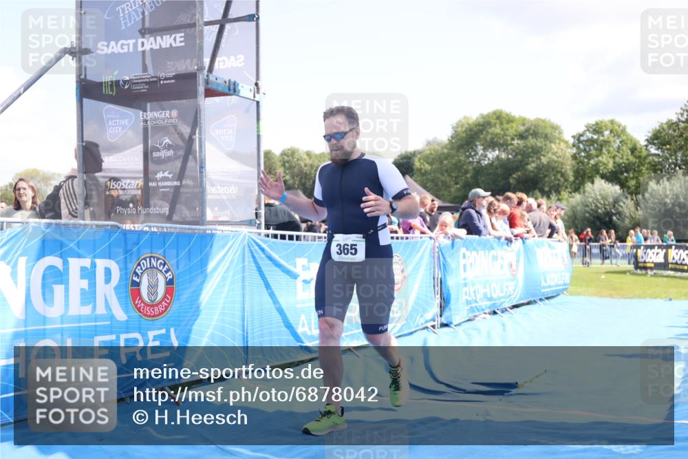 25.08.2024 - Elbe Triathlon Hamburg H.Heesch http://msf.ph/oto/6878042 25.08.2024 11:47:21 Ziel 365 meine-sportfotos.de