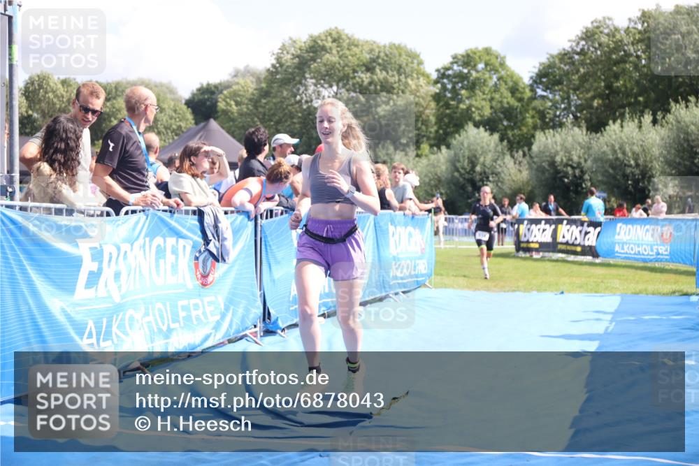 25.08.2024 - Elbe Triathlon Hamburg H.Heesch http://msf.ph/oto/6878043 25.08.2024 12:09:42 Ziel 518, 1653, 1691 meine-sportfotos.de