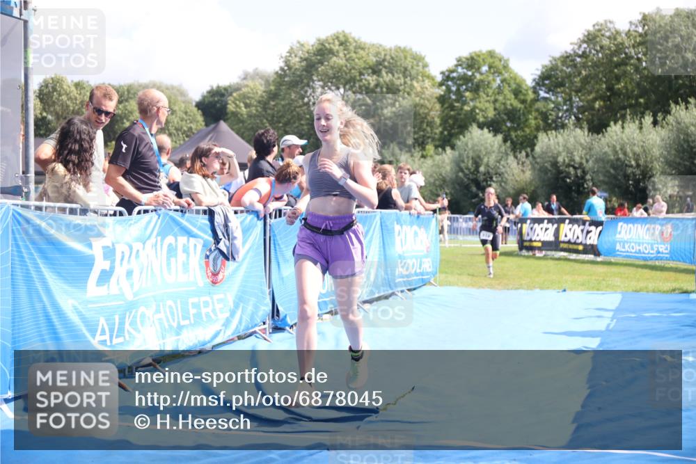 25.08.2024 - Elbe Triathlon Hamburg H.Heesch http://msf.ph/oto/6878045 25.08.2024 12:09:42 Ziel 518, 1653, 1691 meine-sportfotos.de