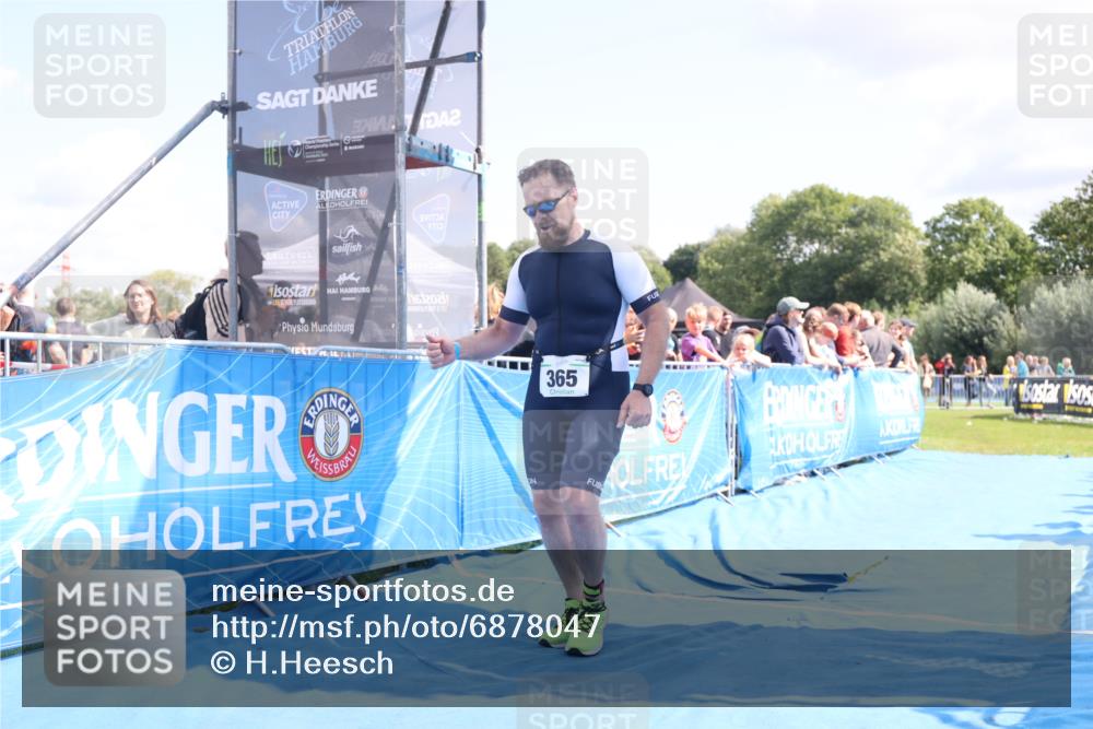 25.08.2024 - Elbe Triathlon Hamburg H.Heesch http://msf.ph/oto/6878047 25.08.2024 11:47:21 Ziel 365 meine-sportfotos.de