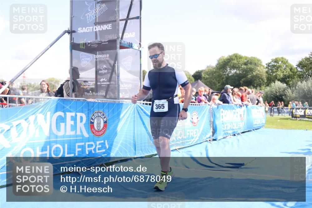 25.08.2024 - Elbe Triathlon Hamburg H.Heesch http://msf.ph/oto/6878049 25.08.2024 11:47:21 Ziel 365 meine-sportfotos.de
