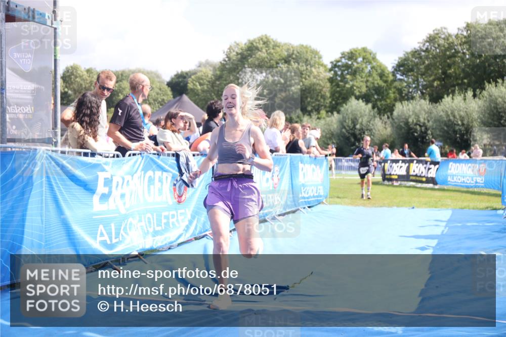 25.08.2024 - Elbe Triathlon Hamburg H.Heesch http://msf.ph/oto/6878051 25.08.2024 12:09:42 Ziel 518, 1653, 1691 meine-sportfotos.de