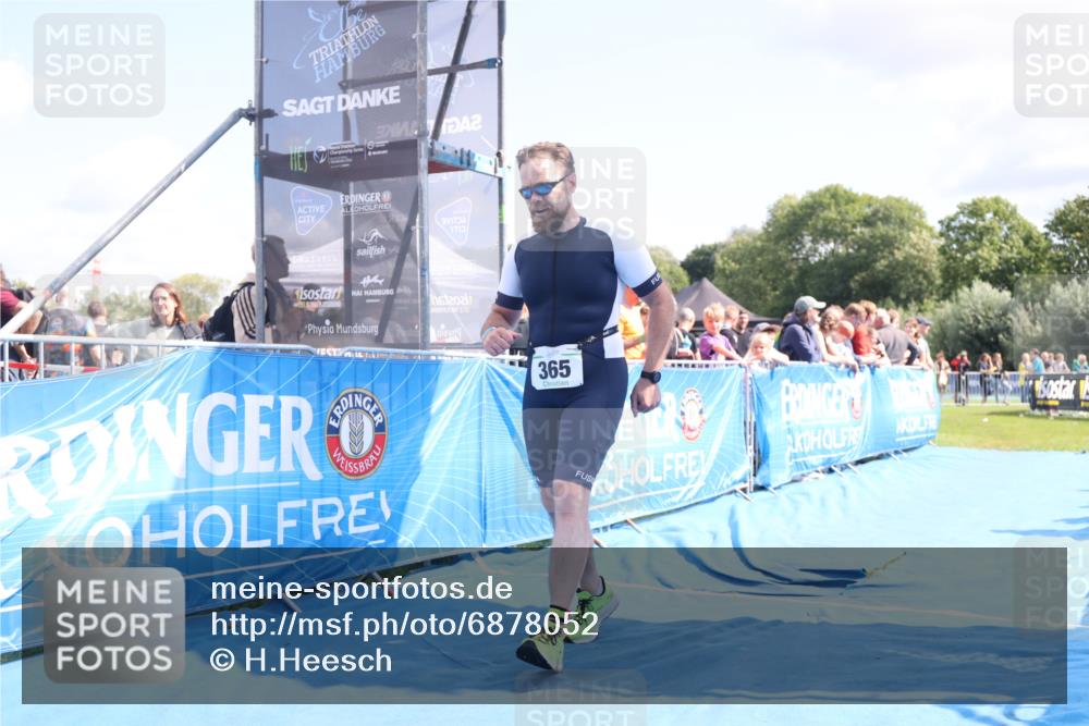 25.08.2024 - Elbe Triathlon Hamburg H.Heesch http://msf.ph/oto/6878052 25.08.2024 11:47:21 Ziel 365 meine-sportfotos.de