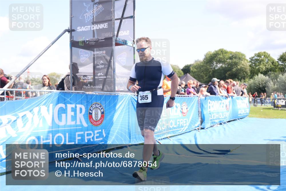 25.08.2024 - Elbe Triathlon Hamburg H.Heesch http://msf.ph/oto/6878054 25.08.2024 11:47:21 Ziel 365 meine-sportfotos.de