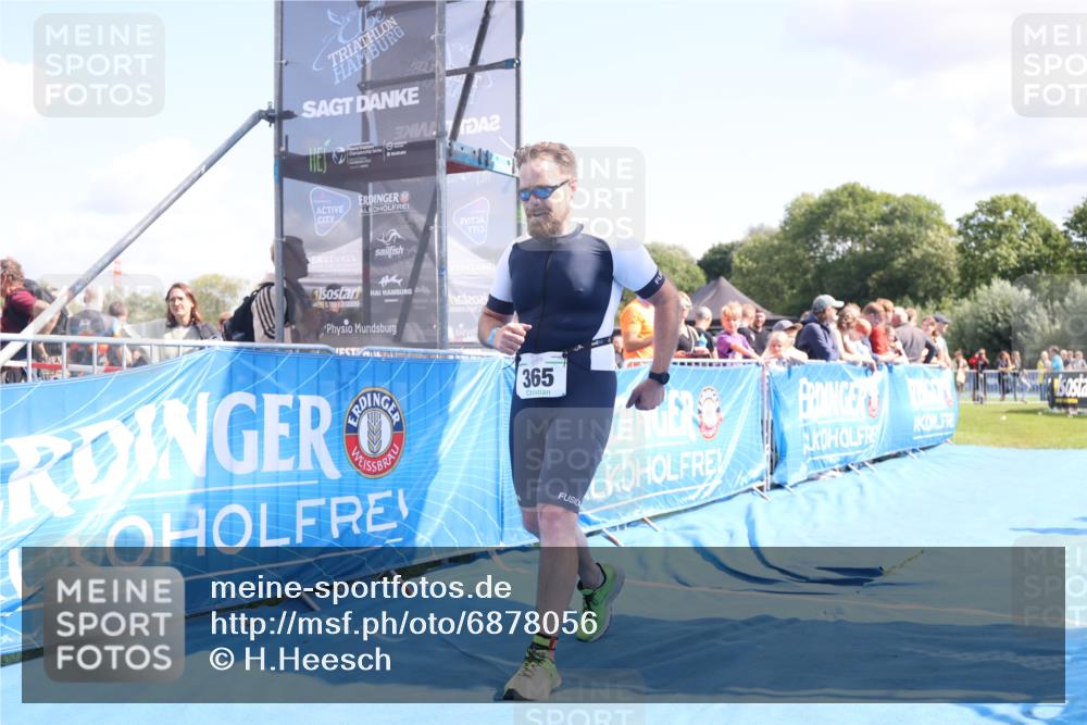 25.08.2024 - Elbe Triathlon Hamburg H.Heesch http://msf.ph/oto/6878056 25.08.2024 11:47:21 Ziel 365 meine-sportfotos.de