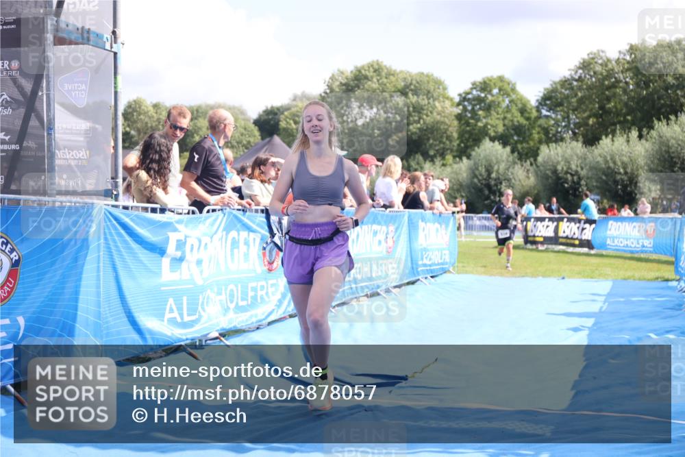 25.08.2024 - Elbe Triathlon Hamburg H.Heesch http://msf.ph/oto/6878057 25.08.2024 12:09:42 Ziel 518, 1653, 1691 meine-sportfotos.de