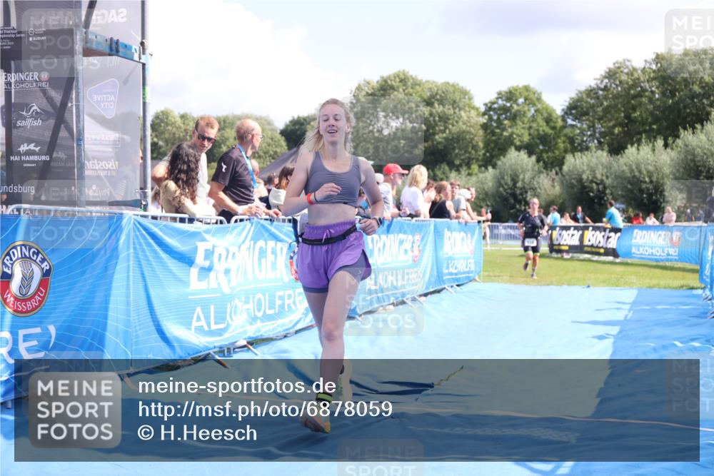 25.08.2024 - Elbe Triathlon Hamburg H.Heesch http://msf.ph/oto/6878059 25.08.2024 12:09:42 Ziel 518, 1653, 1691 meine-sportfotos.de