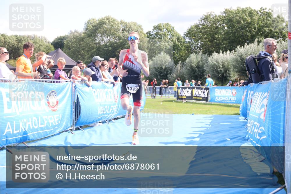 25.08.2024 - Elbe Triathlon Hamburg H.Heesch http://msf.ph/oto/6878061 25.08.2024 11:47:36 Ziel 1713 meine-sportfotos.de