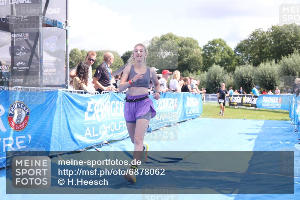 25.08.2024 - Elbe Triathlon Hamburg H.Heesch http://msf.ph/oto/6878062 25.08.2024 12:09:42 Ziel 518, 1653, 1691 meine-sportfotos.de