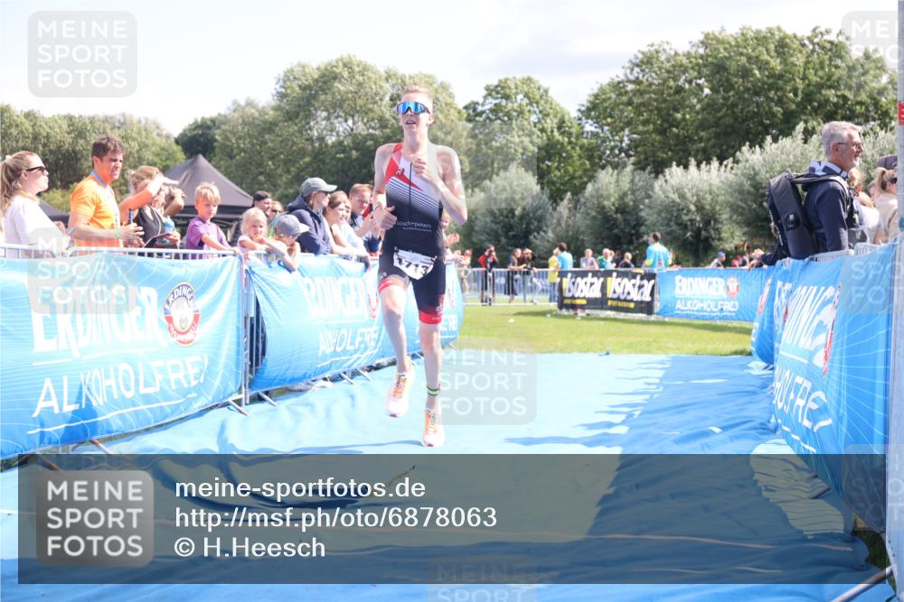 25.08.2024 - Elbe Triathlon Hamburg H.Heesch http://msf.ph/oto/6878063 25.08.2024 11:47:36 Ziel 1713 meine-sportfotos.de