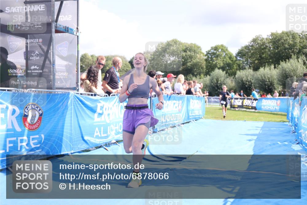 25.08.2024 - Elbe Triathlon Hamburg H.Heesch http://msf.ph/oto/6878066 25.08.2024 12:09:42 Ziel 518, 1653, 1691 meine-sportfotos.de