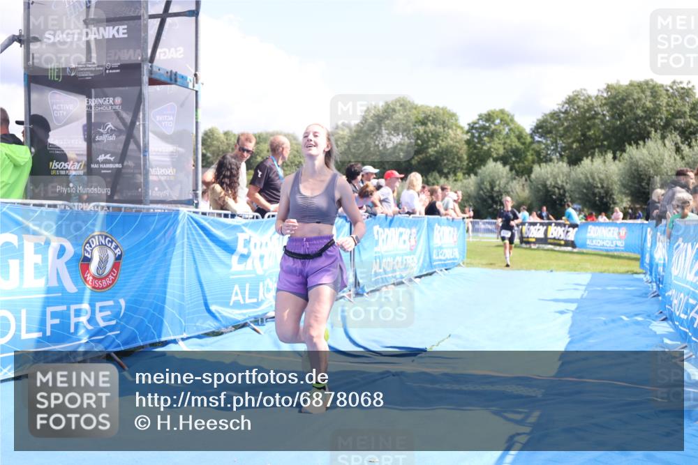 25.08.2024 - Elbe Triathlon Hamburg H.Heesch http://msf.ph/oto/6878068 25.08.2024 12:09:42 Ziel 518, 1653, 1691 meine-sportfotos.de
