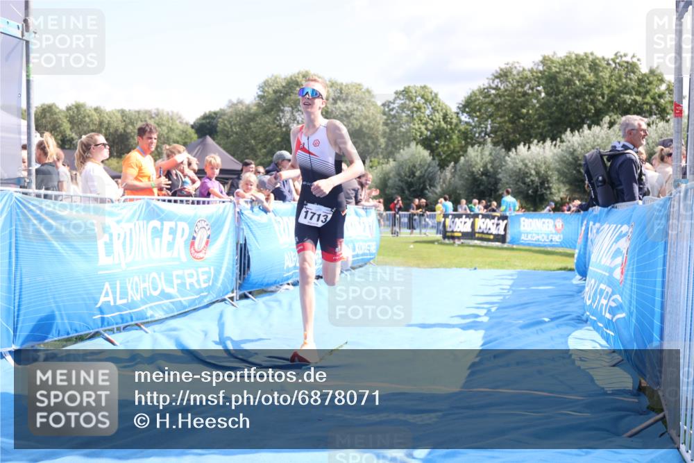 25.08.2024 - Elbe Triathlon Hamburg H.Heesch http://msf.ph/oto/6878071 25.08.2024 11:47:36 Ziel 1713 meine-sportfotos.de