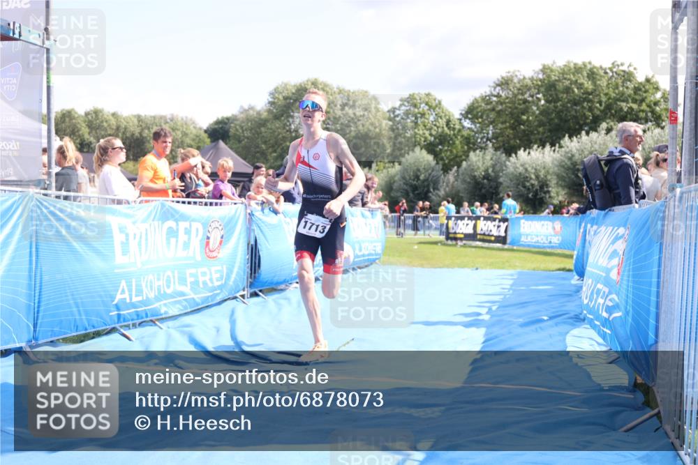 25.08.2024 - Elbe Triathlon Hamburg H.Heesch http://msf.ph/oto/6878073 25.08.2024 11:47:36 Ziel 1713 meine-sportfotos.de
