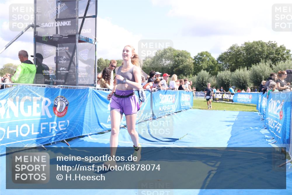 25.08.2024 - Elbe Triathlon Hamburg H.Heesch http://msf.ph/oto/6878074 25.08.2024 12:09:43 Ziel 518, 1653, 1691 meine-sportfotos.de