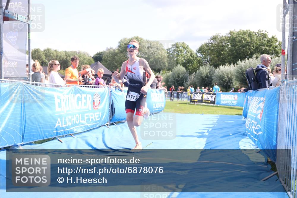 25.08.2024 - Elbe Triathlon Hamburg H.Heesch http://msf.ph/oto/6878076 25.08.2024 11:47:36 Ziel 1713 meine-sportfotos.de