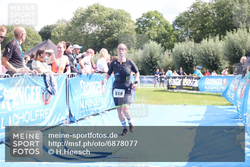 25.08.2024 - Elbe Triathlon Hamburg H.Heesch http://msf.ph/oto/6878077 25.08.2024 12:09:45 Ziel 518, 1653, 1691 meine-sportfotos.de