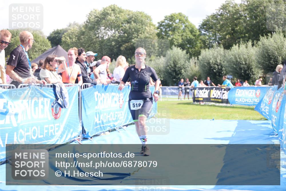 25.08.2024 - Elbe Triathlon Hamburg H.Heesch http://msf.ph/oto/6878079 25.08.2024 12:09:45 Ziel 518, 1653, 1691 meine-sportfotos.de
