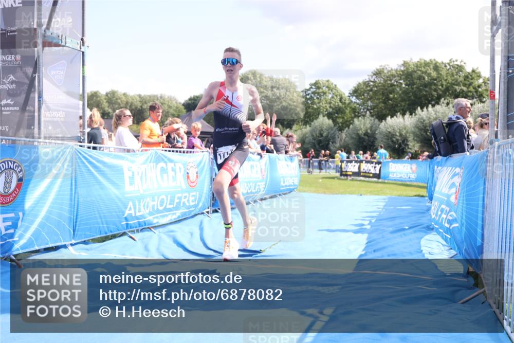 25.08.2024 - Elbe Triathlon Hamburg H.Heesch http://msf.ph/oto/6878082 25.08.2024 11:47:36 Ziel 1713 meine-sportfotos.de