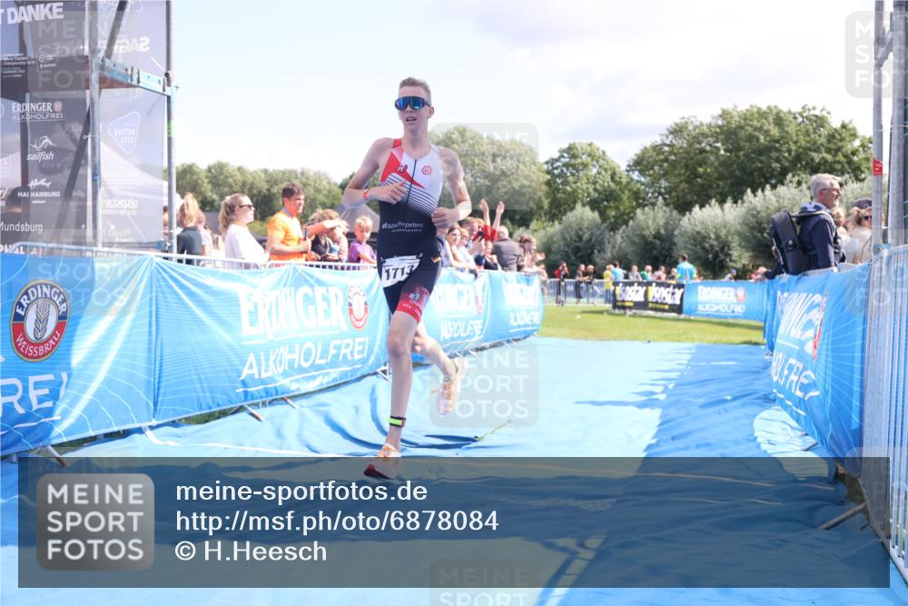 25.08.2024 - Elbe Triathlon Hamburg H.Heesch http://msf.ph/oto/6878084 25.08.2024 11:47:36 Ziel 1713 meine-sportfotos.de