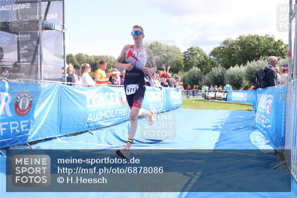 25.08.2024 - Elbe Triathlon Hamburg H.Heesch http://msf.ph/oto/6878086 25.08.2024 11:47:37 Ziel 1713 meine-sportfotos.de