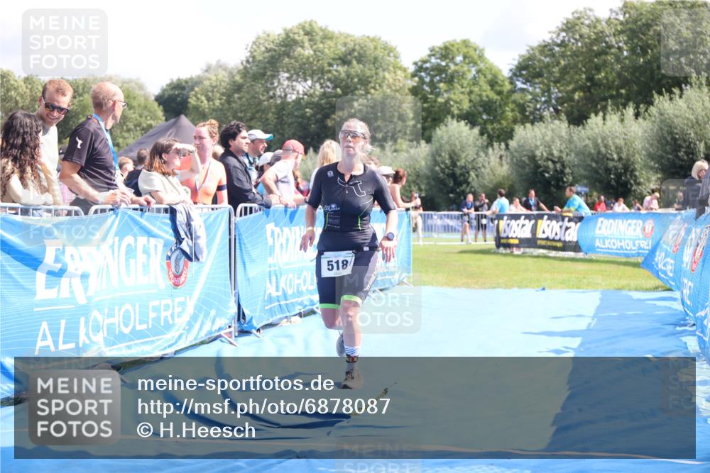 25.08.2024 - Elbe Triathlon Hamburg H.Heesch http://msf.ph/oto/6878087 25.08.2024 12:09:46 Ziel 518, 1653 meine-sportfotos.de