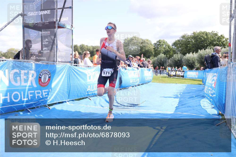 25.08.2024 - Elbe Triathlon Hamburg H.Heesch http://msf.ph/oto/6878093 25.08.2024 11:47:37 Ziel 1713 meine-sportfotos.de