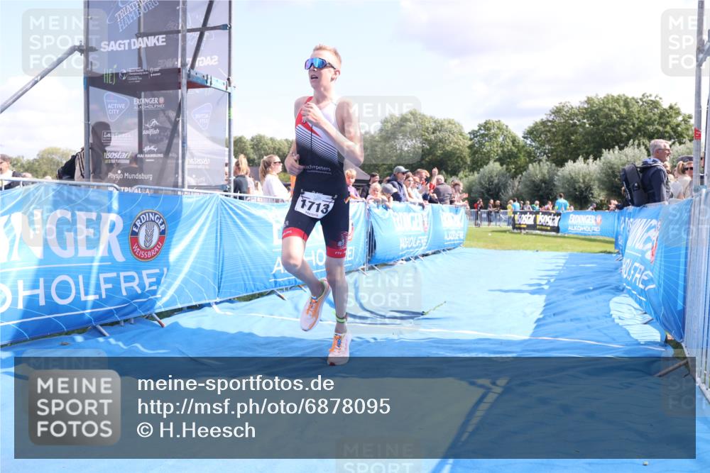 25.08.2024 - Elbe Triathlon Hamburg H.Heesch http://msf.ph/oto/6878095 25.08.2024 11:47:37 Ziel 1713 meine-sportfotos.de