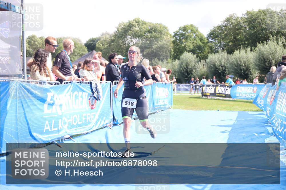 25.08.2024 - Elbe Triathlon Hamburg H.Heesch http://msf.ph/oto/6878098 25.08.2024 12:09:46 Ziel 518, 1653 meine-sportfotos.de