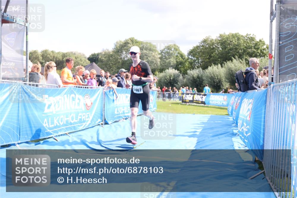 25.08.2024 - Elbe Triathlon Hamburg H.Heesch http://msf.ph/oto/6878103 25.08.2024 11:47:50 Ziel 462, 1467, 1565 meine-sportfotos.de