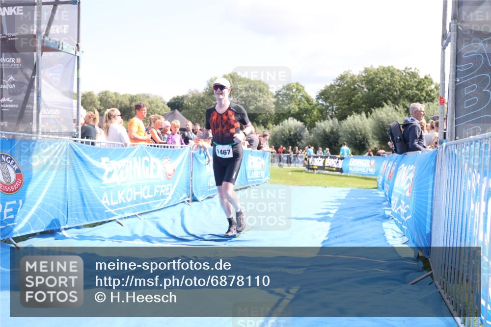 25.08.2024 - Elbe Triathlon Hamburg H.Heesch http://msf.ph/oto/6878110 25.08.2024 11:47:50 Ziel 462, 1467, 1565 meine-sportfotos.de