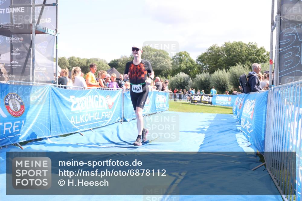 25.08.2024 - Elbe Triathlon Hamburg H.Heesch http://msf.ph/oto/6878112 25.08.2024 11:47:50 Ziel 462, 1467, 1565 meine-sportfotos.de