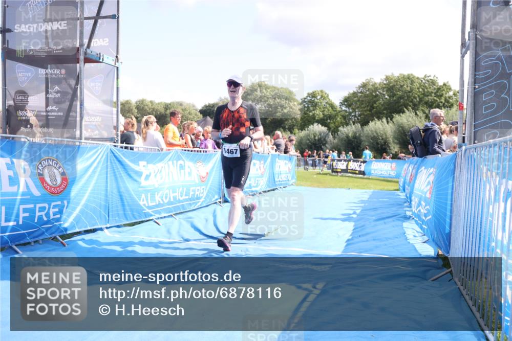 25.08.2024 - Elbe Triathlon Hamburg H.Heesch http://msf.ph/oto/6878116 25.08.2024 11:47:50 Ziel 462, 1467, 1565 meine-sportfotos.de