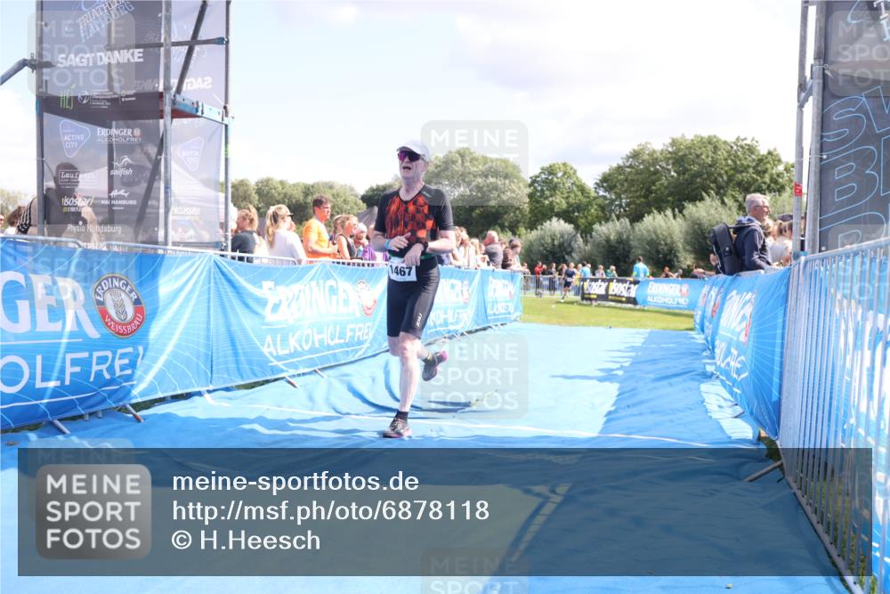 25.08.2024 - Elbe Triathlon Hamburg H.Heesch http://msf.ph/oto/6878118 25.08.2024 11:47:50 Ziel 462, 1467, 1565 meine-sportfotos.de