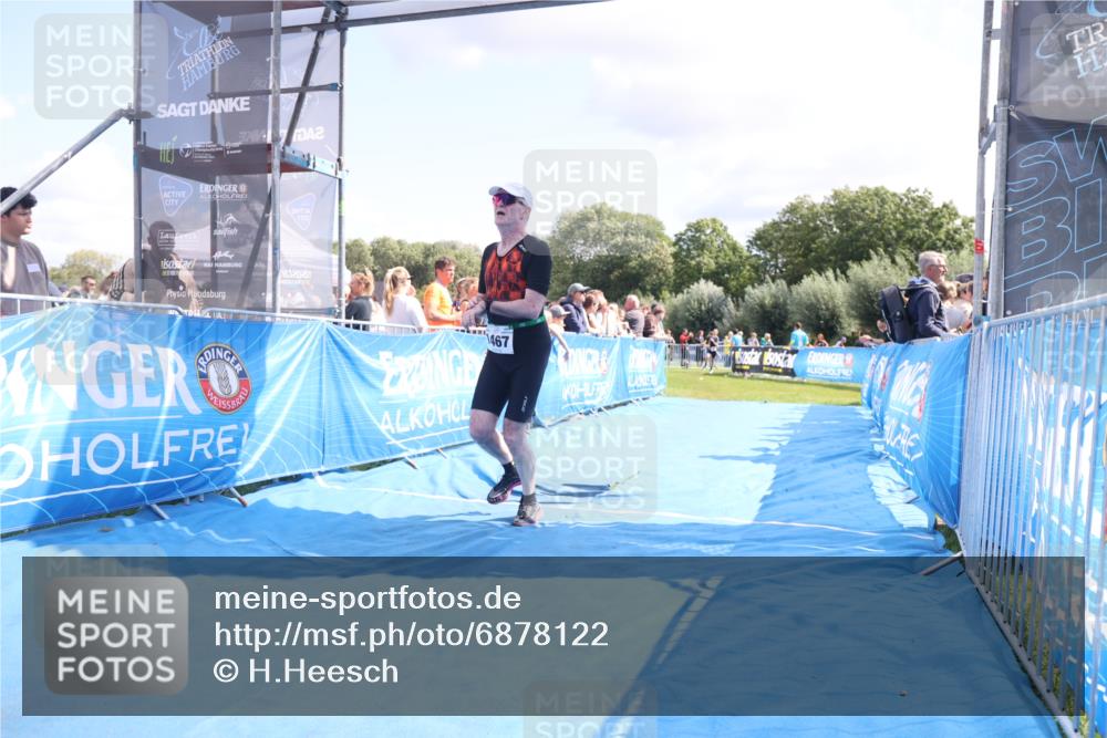 25.08.2024 - Elbe Triathlon Hamburg H.Heesch http://msf.ph/oto/6878122 25.08.2024 11:47:50 Ziel 462, 1467, 1565 meine-sportfotos.de