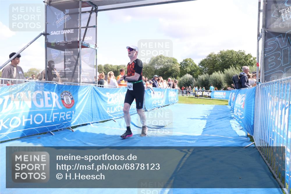 25.08.2024 - Elbe Triathlon Hamburg H.Heesch http://msf.ph/oto/6878123 25.08.2024 11:47:51 Ziel 462, 1467, 1565 meine-sportfotos.de