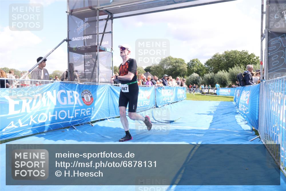 25.08.2024 - Elbe Triathlon Hamburg H.Heesch http://msf.ph/oto/6878131 25.08.2024 11:47:51 Ziel 462, 1467, 1565 meine-sportfotos.de