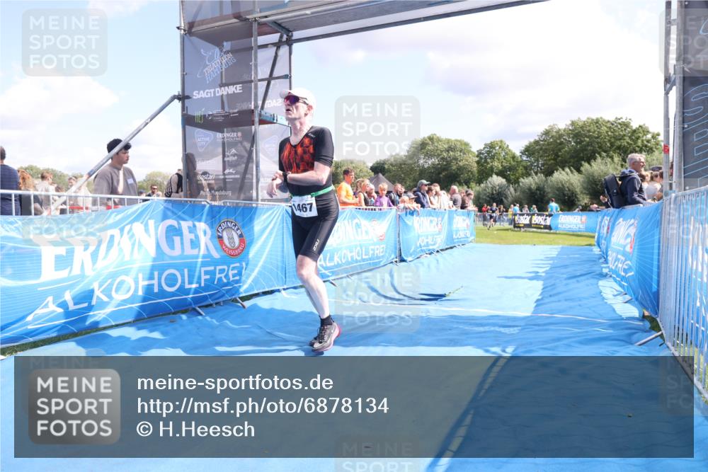 25.08.2024 - Elbe Triathlon Hamburg H.Heesch http://msf.ph/oto/6878134 25.08.2024 11:47:51 Ziel 462, 1467, 1565 meine-sportfotos.de