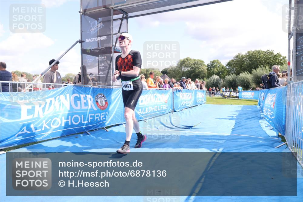 25.08.2024 - Elbe Triathlon Hamburg H.Heesch http://msf.ph/oto/6878136 25.08.2024 11:47:51 Ziel 462, 1467, 1565 meine-sportfotos.de