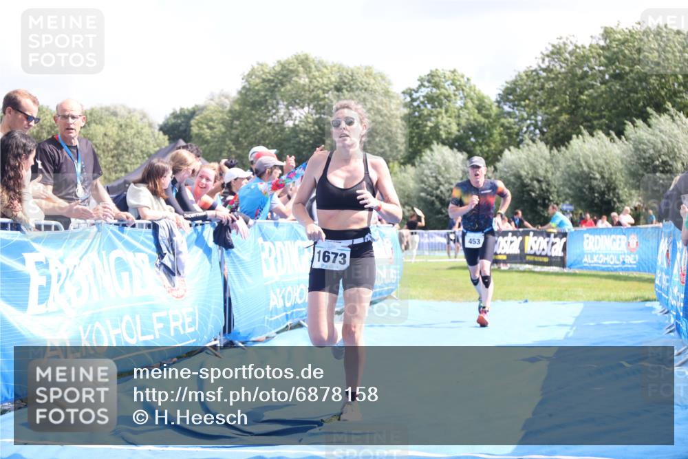 25.08.2024 - Elbe Triathlon Hamburg H.Heesch http://msf.ph/oto/6878158 25.08.2024 12:10:11 Ziel 453, 1673 meine-sportfotos.de