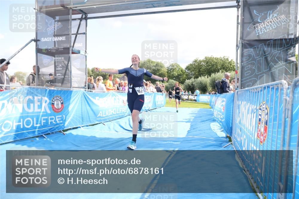 25.08.2024 - Elbe Triathlon Hamburg H.Heesch http://msf.ph/oto/6878161 25.08.2024 11:47:57 Ziel 462, 635, 1467, 1565 meine-sportfotos.de