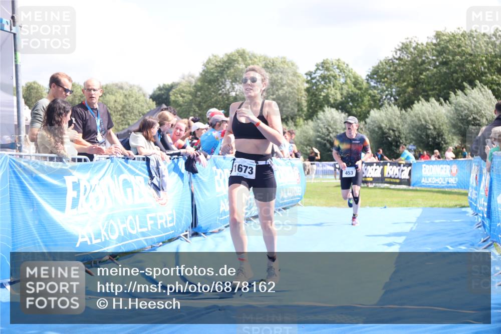 25.08.2024 - Elbe Triathlon Hamburg H.Heesch http://msf.ph/oto/6878162 25.08.2024 12:10:11 Ziel 453, 1673 meine-sportfotos.de