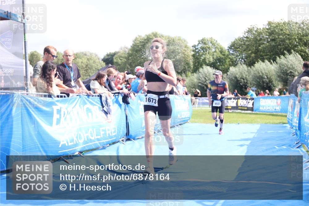 25.08.2024 - Elbe Triathlon Hamburg H.Heesch http://msf.ph/oto/6878164 25.08.2024 12:10:11 Ziel 453, 1673 meine-sportfotos.de