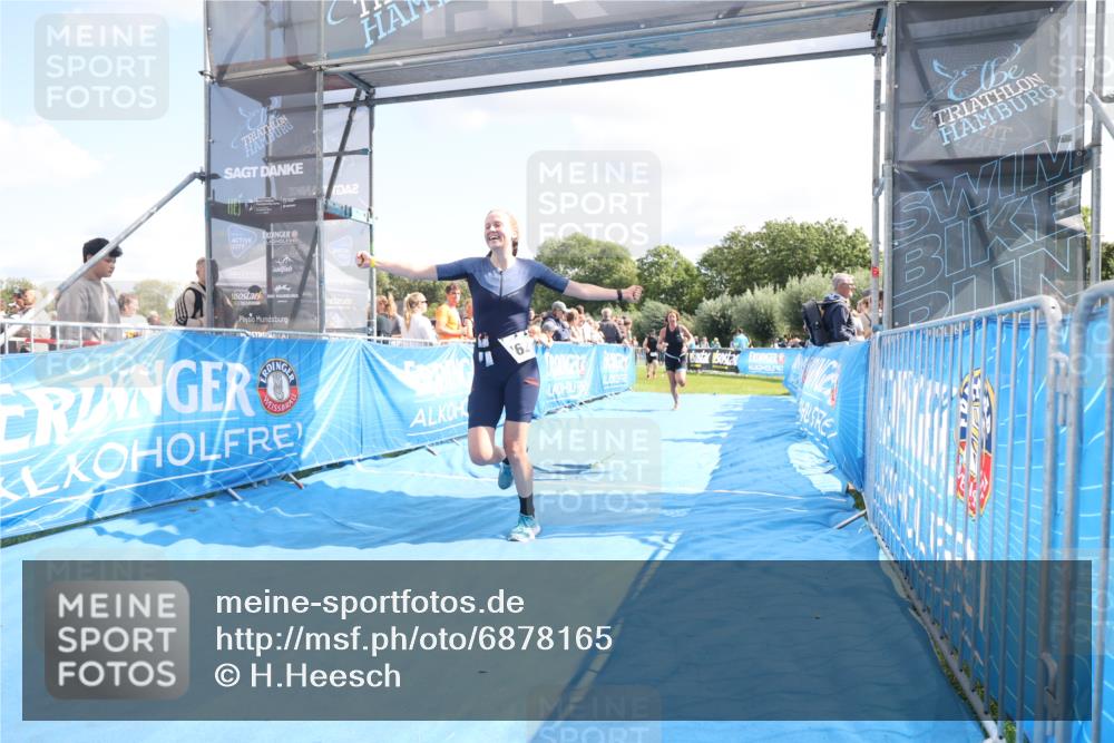 25.08.2024 - Elbe Triathlon Hamburg H.Heesch http://msf.ph/oto/6878165 25.08.2024 11:47:57 Ziel 462, 635, 1467, 1565 meine-sportfotos.de