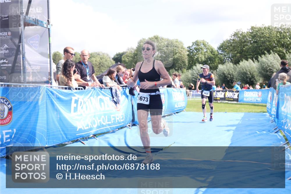 25.08.2024 - Elbe Triathlon Hamburg H.Heesch http://msf.ph/oto/6878168 25.08.2024 12:10:12 Ziel 453, 1673 meine-sportfotos.de