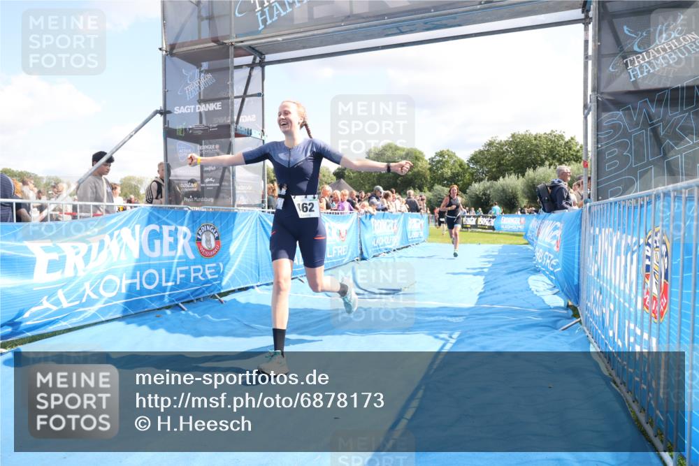 25.08.2024 - Elbe Triathlon Hamburg H.Heesch http://msf.ph/oto/6878173 25.08.2024 11:47:57 Ziel 462, 635, 1467, 1565 meine-sportfotos.de