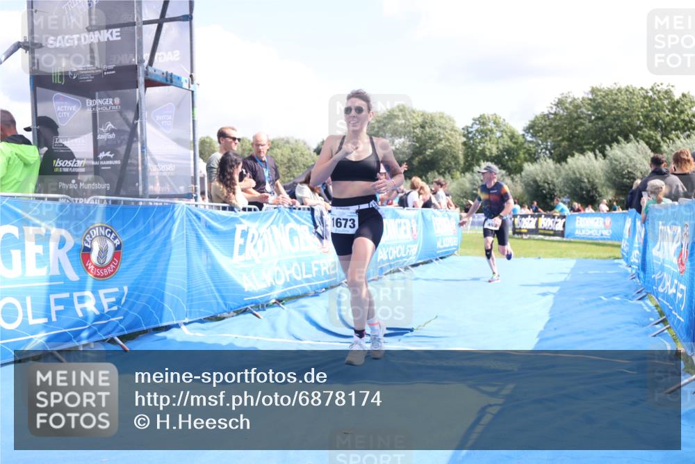 25.08.2024 - Elbe Triathlon Hamburg H.Heesch http://msf.ph/oto/6878174 25.08.2024 12:10:12 Ziel 453, 1673 meine-sportfotos.de