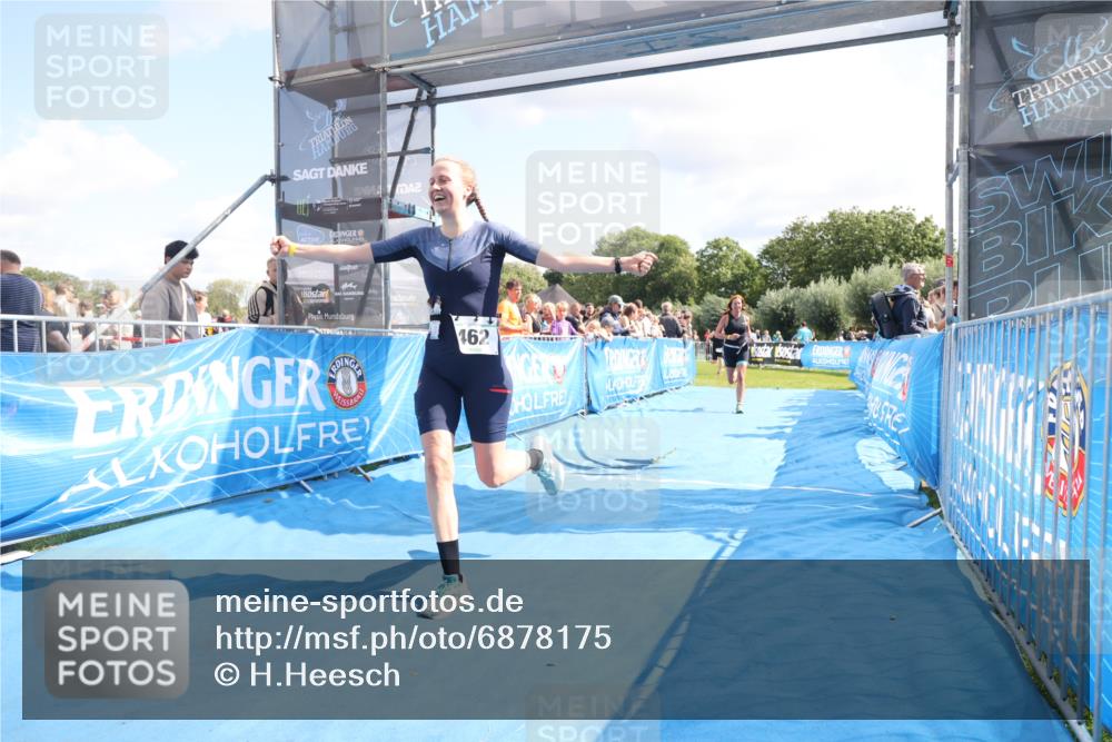 25.08.2024 - Elbe Triathlon Hamburg H.Heesch http://msf.ph/oto/6878175 25.08.2024 11:47:57 Ziel 462, 635, 1467, 1565 meine-sportfotos.de